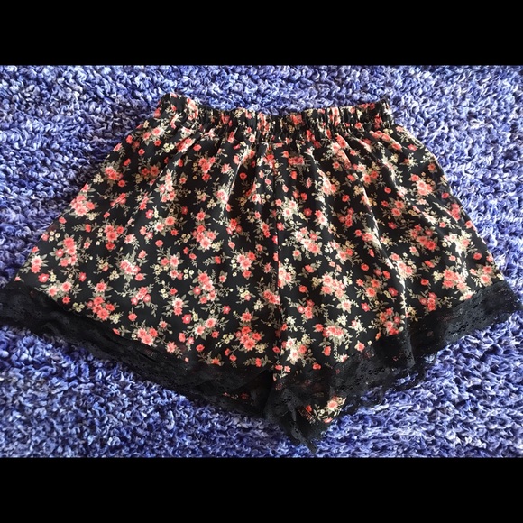 Floral shorts - Picture 2 of 2